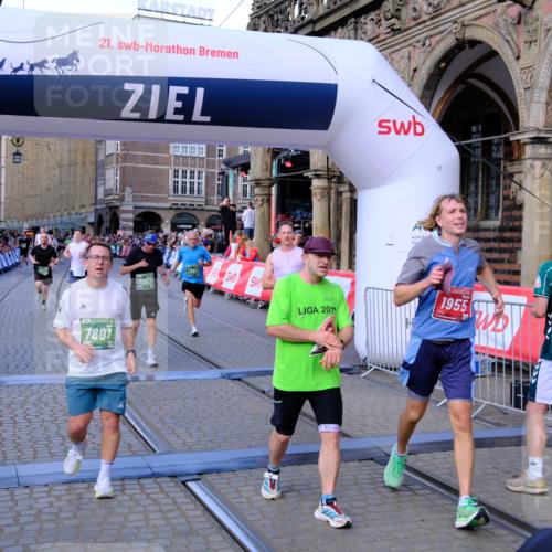 13.09.2026 - 21. swb-Marathon Bremen Tim E. http://msf.ph/oto/10380867 13.09.2026 13:16:48 Ziel 792, 816, 985, 1076, 1162, 2604, 5255, 5554, 5963, 6367, 7053, 7603, 7801, 8171, 8288 meine-sportfotos.de