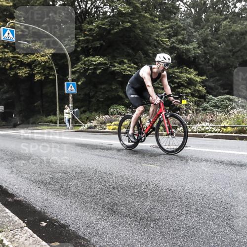 13.09.2026 - Stadtparktriathlon H.Heesch http://msf.ph/oto/10380885 13.09.2026 10:24:10 Radfahren 301, 306, 403 meine-sportfotos.de