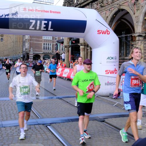 13.09.2026 - 21. swb-Marathon Bremen Tim E. http://msf.ph/oto/10380890 13.09.2026 13:16:49 Ziel 792, 816, 985, 1076, 1162, 2474, 2604, 5255, 5554, 5963, 6367, 7053, 7603, 7801, 7875, 8171, 8288 meine-sportfotos.de