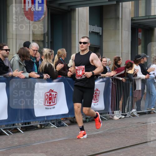 13.09.2026 - 21. swb-Marathon Bremen Strokosch-Dieckow http://msf.ph/oto/10380902 13.09.2026 12:44:14 Ziel 289, 798, 1313, 1490, 2044, 6507 meine-sportfotos.de