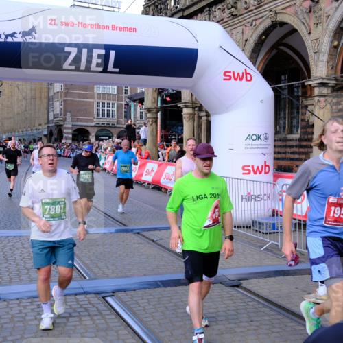 13.09.2026 - 21. swb-Marathon Bremen Tim E. http://msf.ph/oto/10380903 13.09.2026 13:16:49 Ziel 792, 816, 985, 1076, 1162, 2474, 2604, 5255, 5554, 5963, 6367, 7053, 7603, 7801, 7875, 8171, 8288 meine-sportfotos.de