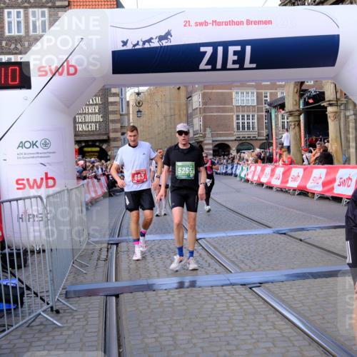 13.09.2026 - 21. swb-Marathon Bremen Tim E. http://msf.ph/oto/10380955 13.09.2026 13:16:59 Ziel 472, 675, 696, 734, 816, 827, 985, 2473, 2474, 2809, 3716, 3961, 4135, 4137, 4485, 5255, 5772, 6367, 6531, 6535, 7387, 7875 meine-sportfotos.de