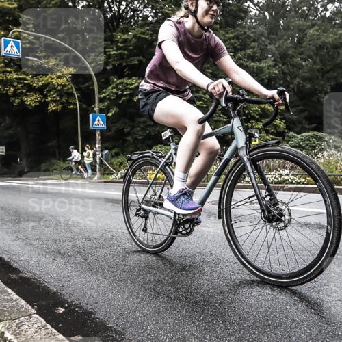 13.09.2026 - Stadtparktriathlon H.Heesch http://msf.ph/oto/10380964 13.09.2026 10:24:56 Radfahren 227, 427, 430 meine-sportfotos.de