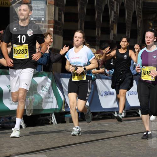 13.09.2026 - 21. swb-Marathon Bremen Strokosch-Dieckow http://msf.ph/oto/10381036 13.09.2026 11:04:54 Ziel 10160, 10245, 10481, 10711, 10755, 10877, 11114, 11248, 11364, 11366, 11410, 11592, 11705, 11761, 11991, 12009, 12929, 10370, 10465, 10718, 10741, 10800, 10850, 10975, 11105, 11281, 11584, 11722, 11900, 11939, 12002, 12064, 12099, 12235, 12335, 12522 meine-sportfotos.de