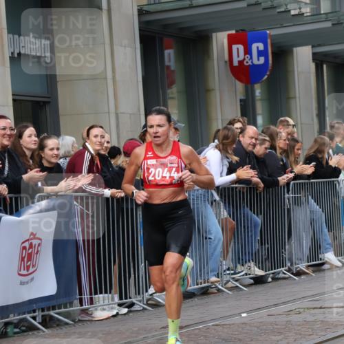 13.09.2026 - 21. swb-Marathon Bremen Strokosch-Dieckow http://msf.ph/oto/10381093 13.09.2026 12:44:28 Ziel 289, 4474, 6485, 1313, 2044, 6507 meine-sportfotos.de