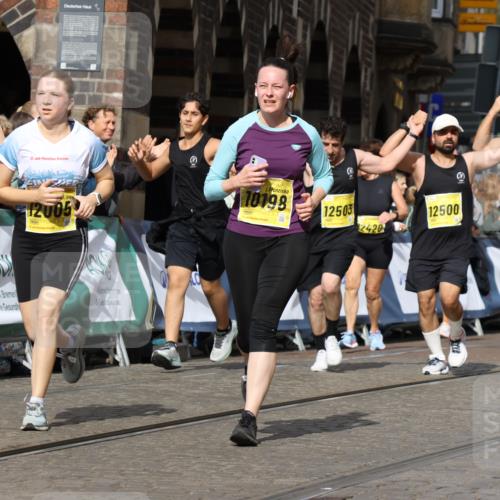 13.09.2026 - 21. swb-Marathon Bremen Strokosch-Dieckow http://msf.ph/oto/10381096 13.09.2026 11:04:55 Ziel 10160, 10481, 10711, 10755, 10877, 11114, 11248, 11364, 11366, 11410, 11592, 11705, 11761, 11991, 12009, 12929, 10370, 10465, 10718, 10741, 10800, 10850, 10975, 11105, 11281, 11584, 11722, 11900, 11939, 12002, 12064, 12099, 12235, 12335, 12522 meine-sportfotos.de