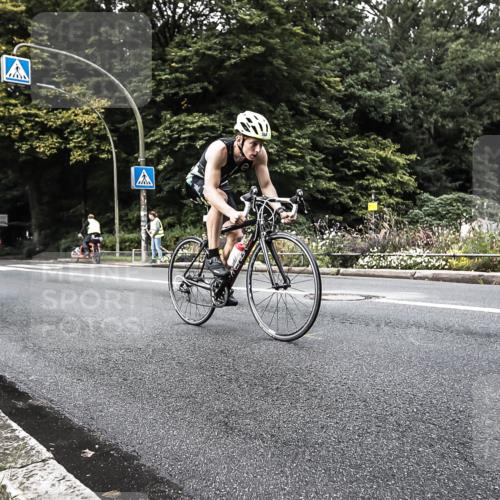 13.09.2026 - Stadtparktriathlon H.Heesch http://msf.ph/oto/10381113 13.09.2026 10:57:39 Radfahren 400, 512, 560, 619 meine-sportfotos.de