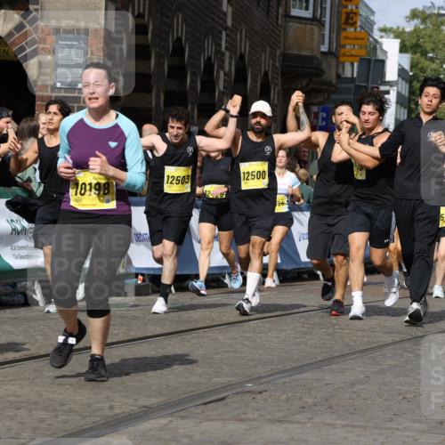 13.09.2026 - 21. swb-Marathon Bremen Strokosch-Dieckow http://msf.ph/oto/10381149 13.09.2026 11:04:56 Ziel 10160, 10283, 10481, 10711, 10755, 10877, 11114, 11364, 11366, 11592, 11705, 11761, 11991, 10370, 10465, 10718, 10800, 10850, 10975, 11105, 11281, 11584, 11722, 11900, 12002, 12064, 12099, 12235, 12335, 12522 meine-sportfotos.de