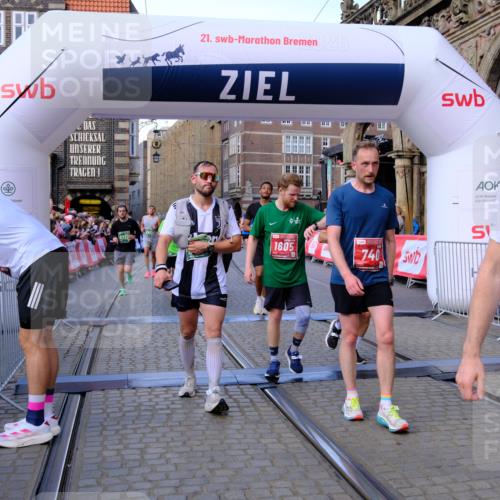 13.09.2026 - 21. swb-Marathon Bremen Tim E. http://msf.ph/oto/10381164 13.09.2026 13:17:06 Ziel 385, 472, 675, 696, 734, 827, 985, 1970, 2319, 2473, 2474, 2809, 3706, 3716, 3961, 4135, 4137, 4485, 5772, 6049, 6531, 6535, 6819, 7297, 7387, 7875 meine-sportfotos.de