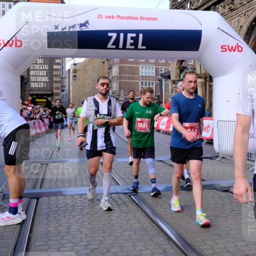 13.09.2026 - 21. swb-Marathon Bremen Tim E. http://msf.ph/oto/10381176 13.09.2026 13:17:06 Ziel 385, 472, 675, 696, 734, 827, 985, 1970, 2319, 2473, 2474, 2809, 3706, 3716, 3961, 4135, 4137, 4485, 5772, 6049, 6531, 6535, 6819, 7297, 7387, 7875 meine-sportfotos.de