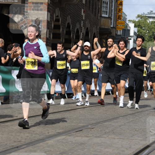 13.09.2026 - 21. swb-Marathon Bremen Strokosch-Dieckow http://msf.ph/oto/10381196 13.09.2026 11:04:56 Ziel 10160, 10283, 10481, 10711, 10755, 10877, 11114, 11364, 11366, 11592, 11705, 11761, 11991, 10370, 10465, 10718, 10800, 10850, 10975, 11105, 11281, 11584, 11722, 11900, 12002, 12064, 12099, 12235, 12335, 12522 meine-sportfotos.de