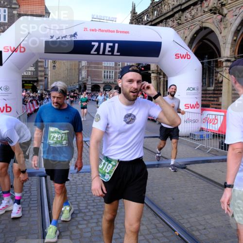 13.09.2026 - 21. swb-Marathon Bremen Tim E. http://msf.ph/oto/10381232 13.09.2026 13:17:21 Ziel 385, 1970, 2052, 2319, 3246, 3706, 4156, 6049, 6624, 6704, 6819, 6953, 7284, 7297, 8111, 8418, 8858 meine-sportfotos.de