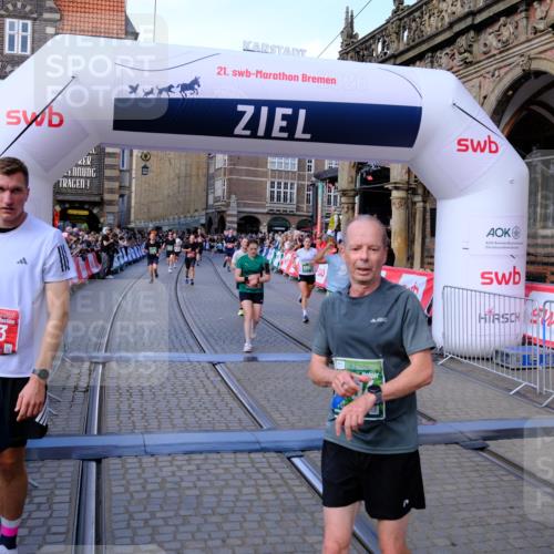 13.09.2026 - 21. swb-Marathon Bremen Tim E. http://msf.ph/oto/10381267 13.09.2026 13:17:23 Ziel 385, 1970, 2052, 2319, 3246, 3706, 4156, 4805, 6624, 6704, 6759, 6819, 6953, 7284, 8111, 8418, 8858 meine-sportfotos.de