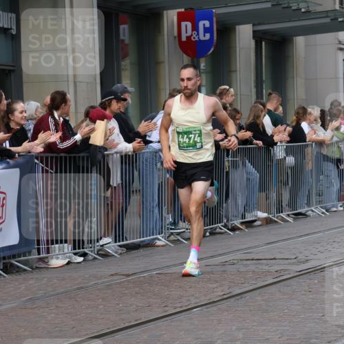 13.09.2026 - 21. swb-Marathon Bremen Strokosch-Dieckow http://msf.ph/oto/10381280 13.09.2026 12:44:43 Ziel 322, 814, 1187, 1544, 1840, 4474, 8285, 289, 6485 meine-sportfotos.de