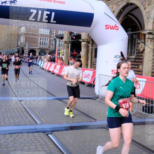13.09.2026 - 21. swb-Marathon Bremen Tim E. http://msf.ph/oto/10381281 13.09.2026 13:17:26 Ziel 2052, 3246, 3706, 4156, 4805, 6624, 6704, 6759, 6953, 7284, 8111, 8418, 8858 meine-sportfotos.de