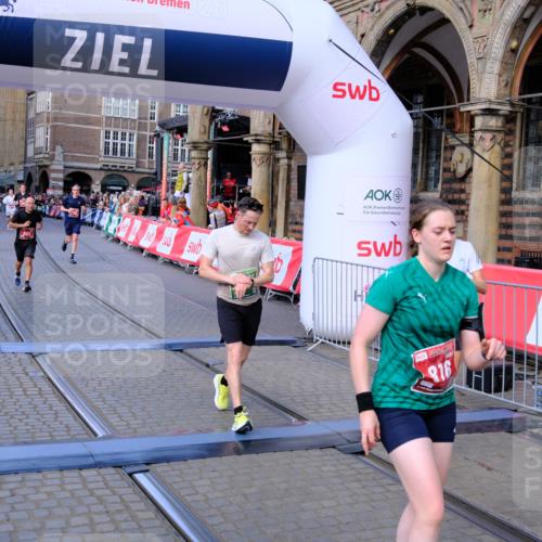 13.09.2026 - 21. swb-Marathon Bremen Tim E. http://msf.ph/oto/10381293 13.09.2026 13:17:26 Ziel 2052, 3246, 3706, 4156, 4805, 6624, 6704, 6759, 6953, 7284, 8111, 8418, 8858 meine-sportfotos.de