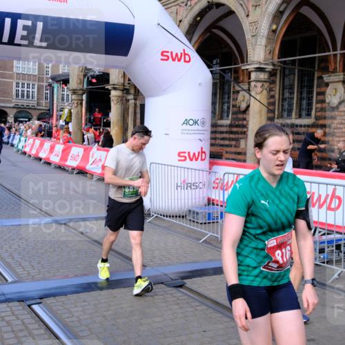 13.09.2026 - 21. swb-Marathon Bremen Tim E. http://msf.ph/oto/10381317 13.09.2026 13:17:26 Ziel 2052, 3246, 3706, 4156, 4805, 6624, 6704, 6759, 6953, 7284, 8111, 8418, 8858 meine-sportfotos.de
