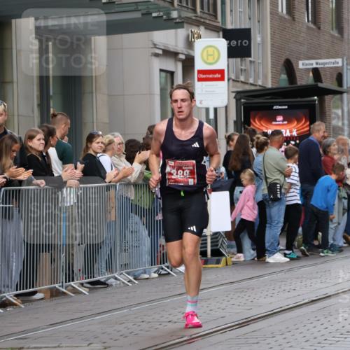 13.09.2026 - 21. swb-Marathon Bremen Strokosch-Dieckow http://msf.ph/oto/10381525 13.09.2026 12:44:53 Ziel 322, 814, 1187, 1544, 1840, 8285, 289, 4474, 6485 meine-sportfotos.de