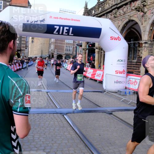 13.09.2026 - 21. swb-Marathon Bremen Tim E. http://msf.ph/oto/10381528 13.09.2026 13:17:42 Ziel 560, 842, 2008, 3148, 4805, 5550, 6095, 6734, 6759, 6803, 8100, 8253, 8446, 8532, 8714, 9075 meine-sportfotos.de