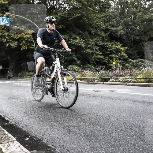 13.09.2026 - Stadtparktriathlon H.Heesch http://msf.ph/oto/10381537 13.09.2026 11:00:04 Radfahren 366, 387, 562, 568, 697 meine-sportfotos.de