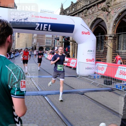 13.09.2026 - 21. swb-Marathon Bremen Tim E. http://msf.ph/oto/10381540 13.09.2026 13:17:42 Ziel 560, 842, 2008, 3148, 4805, 5550, 6095, 6734, 6759, 6803, 8100, 8253, 8446, 8532, 8714, 9075 meine-sportfotos.de