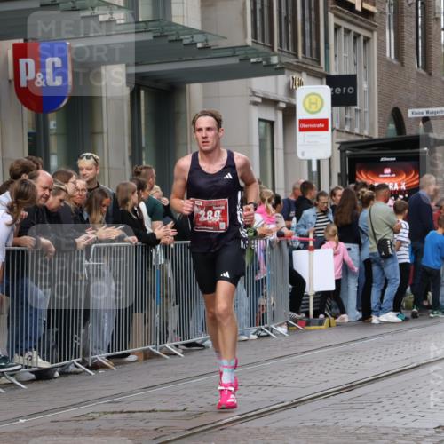 13.09.2026 - 21. swb-Marathon Bremen Strokosch-Dieckow http://msf.ph/oto/10381542 13.09.2026 12:44:54 Ziel 322, 814, 1187, 1544, 1840, 8285, 289, 4474, 6485, 8285 meine-sportfotos.de