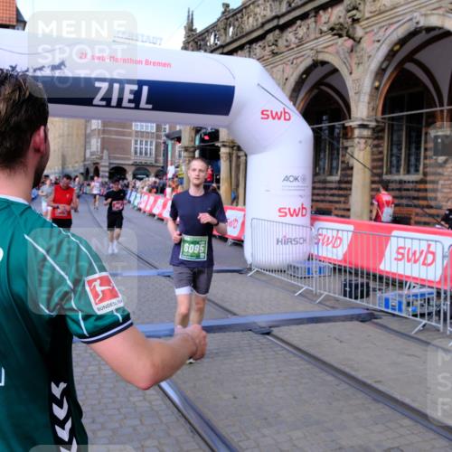 13.09.2026 - 21. swb-Marathon Bremen Tim E. http://msf.ph/oto/10381551 13.09.2026 13:17:42 Ziel 560, 842, 2008, 3148, 4805, 5550, 6095, 6734, 6759, 6803, 8100, 8253, 8446, 8532, 8714, 9075 meine-sportfotos.de