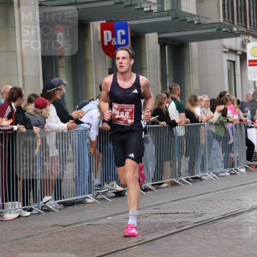 13.09.2026 - 21. swb-Marathon Bremen Strokosch-Dieckow http://msf.ph/oto/10381579 13.09.2026 12:44:55 Ziel 322, 814, 1187, 1544, 1840, 289, 814, 4474, 6485, 8285 meine-sportfotos.de
