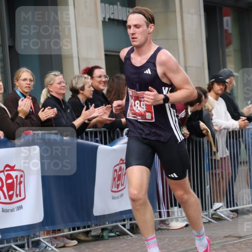 13.09.2026 - 21. swb-Marathon Bremen Strokosch-Dieckow http://msf.ph/oto/10381592 13.09.2026 12:44:56 Ziel 322, 1187, 1544, 1840, 289, 814, 1187, 1840, 4474, 6485, 8285 meine-sportfotos.de