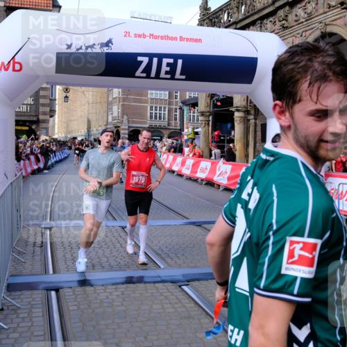 13.09.2026 - 21. swb-Marathon Bremen Tim E. http://msf.ph/oto/10381610 13.09.2026 13:17:45 Ziel 560, 842, 2008, 3148, 4171, 5041, 5550, 6095, 6734, 6803, 7901, 8100, 8250, 8253, 8446, 8532, 8714, 9075 meine-sportfotos.de