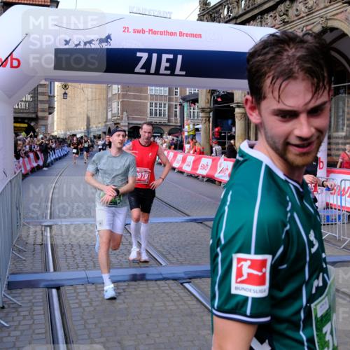 13.09.2026 - 21. swb-Marathon Bremen Tim E. http://msf.ph/oto/10381621 13.09.2026 13:17:45 Ziel 560, 842, 2008, 3148, 4171, 5041, 5550, 6095, 6734, 6803, 7901, 8100, 8250, 8253, 8446, 8532, 8714, 9075 meine-sportfotos.de