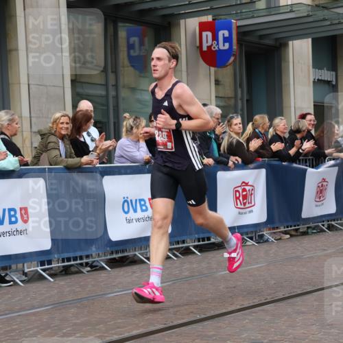 13.09.2026 - 21. swb-Marathon Bremen Strokosch-Dieckow http://msf.ph/oto/10381629 13.09.2026 12:44:56 Ziel 322, 1187, 1544, 1840, 289, 814, 1187, 1840, 4474, 6485, 8285 meine-sportfotos.de