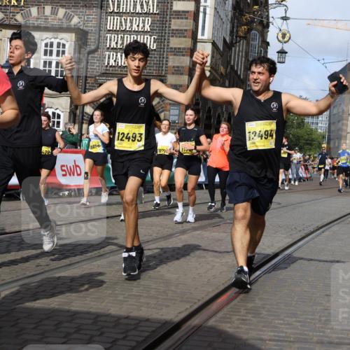 13.09.2026 - 21. swb-Marathon Bremen Strokosch-Dieckow http://msf.ph/oto/10381642 13.09.2026 11:05:00 Ziel 10160, 10198, 10283, 10481, 10711, 10877, 10940, 11006, 11114, 11364, 11366, 11592, 11705, 11761, 11991, 12005, 12493, 12495, 12498, 12500, 12502, 12563, 10370, 10576, 10718, 10800, 10995, 11102, 11105, 11157, 11218, 11281, 11326, 11584, 11616, 11722, 11900, 12002, 12011, 12064, 12079, 12080, 12099, 12335 meine-sportfotos.de