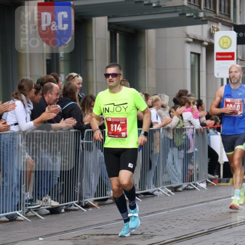 13.09.2026 - 21. swb-Marathon Bremen Strokosch-Dieckow http://msf.ph/oto/10381677 13.09.2026 12:45:09 Ziel 2032, 322, 814, 1187, 1544, 1840, 4474, 8285 meine-sportfotos.de