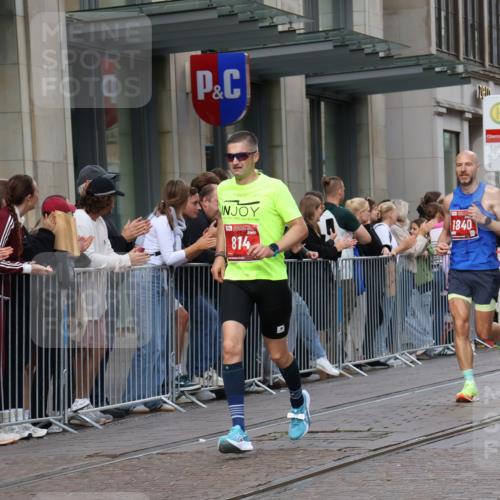 13.09.2026 - 21. swb-Marathon Bremen Strokosch-Dieckow http://msf.ph/oto/10381693 13.09.2026 12:45:09 Ziel 2032, 322, 814, 1187, 1544, 1840, 4474, 8285 meine-sportfotos.de