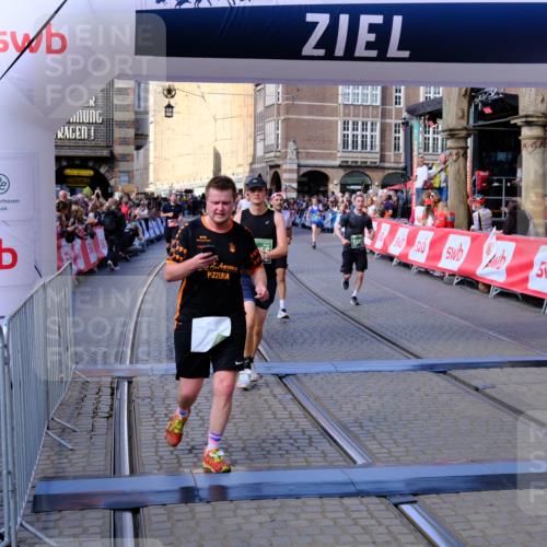 13.09.2026 - 21. swb-Marathon Bremen Tim E. http://msf.ph/oto/10381739 13.09.2026 13:17:52 Ziel 560, 771, 1297, 2008, 2125, 2234, 2812, 3760, 4171, 4498, 4499, 4620, 5041, 5550, 5817, 6803, 7901, 8100, 8250, 8253, 8446, 8532, 8714, 9075, 9400, 9505, 13107 meine-sportfotos.de