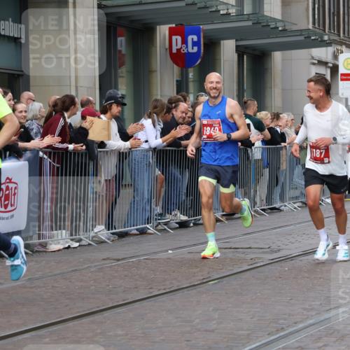 13.09.2026 - 21. swb-Marathon Bremen Strokosch-Dieckow http://msf.ph/oto/10381747 13.09.2026 12:45:11 Ziel 2032, 322, 814, 1187, 1544, 1840, 4474, 8285 meine-sportfotos.de