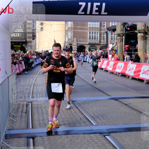 13.09.2026 - 21. swb-Marathon Bremen Tim E. http://msf.ph/oto/10381751 13.09.2026 13:17:52 Ziel 560, 771, 1297, 2008, 2125, 2234, 2812, 3760, 4171, 4498, 4499, 4620, 5041, 5550, 5817, 6803, 7901, 8100, 8250, 8253, 8446, 8532, 8714, 9075, 9400, 9505, 13107 meine-sportfotos.de