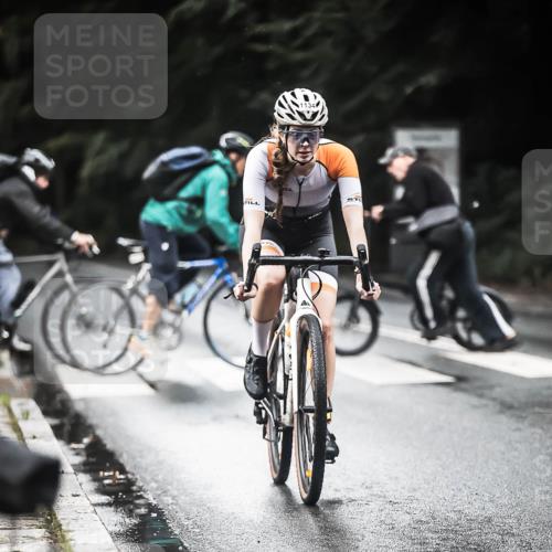 13.09.2026 - Stadtparktriathlon H.Heesch http://msf.ph/oto/10381759 13.09.2026 12:28:03 Radfahren 1020, 1134, 1157 meine-sportfotos.de