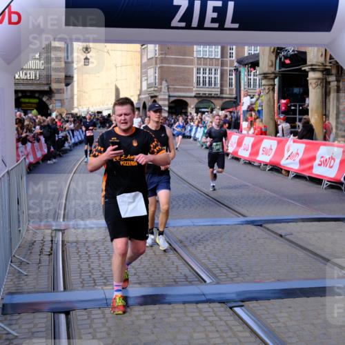 13.09.2026 - 21. swb-Marathon Bremen Tim E. http://msf.ph/oto/10381761 13.09.2026 13:17:53 Ziel 560, 771, 1297, 2008, 2125, 2234, 2812, 3760, 4171, 4498, 4499, 4620, 5041, 5550, 5817, 6803, 7901, 8100, 8250, 8253, 8446, 8532, 8714, 9075, 9400, 9505, 13107 meine-sportfotos.de
