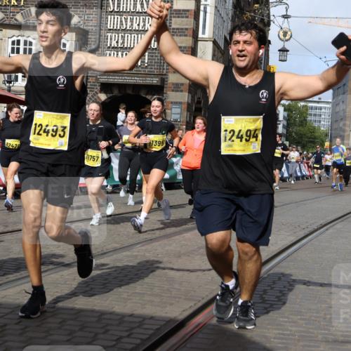 13.09.2026 - 21. swb-Marathon Bremen Strokosch-Dieckow http://msf.ph/oto/10381763 13.09.2026 11:05:01 Ziel 10160, 10198, 10283, 10315, 10481, 10711, 10856, 10877, 10940, 11006, 11114, 11364, 11366, 11395, 11592, 11705, 11757, 11761, 11991, 12005, 12493, 12495, 12498, 12500, 12502, 12563, 10370, 10576, 10697, 10718, 10800, 10995, 11102, 11105, 11157, 11218, 11281, 11326, 11584, 11616, 11722, 11900, 12002, 12011, 12064, 12079, 12080, 12099, 12335 meine-sportfotos.de