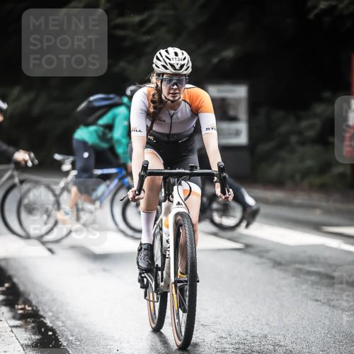 13.09.2026 - Stadtparktriathlon H.Heesch http://msf.ph/oto/10381768 13.09.2026 12:28:03 Radfahren 1020, 1134, 1157 meine-sportfotos.de