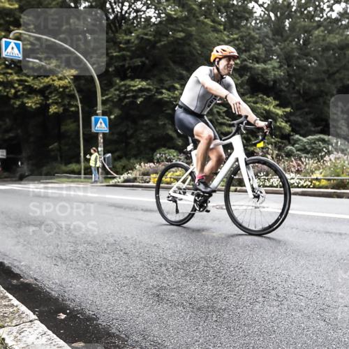 13.09.2026 - Stadtparktriathlon H.Heesch http://msf.ph/oto/10381808 13.09.2026 11:02:37 Radfahren 435, 531, 618, 671 meine-sportfotos.de