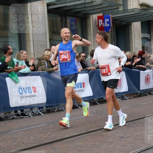13.09.2026 - 21. swb-Marathon Bremen Strokosch-Dieckow http://msf.ph/oto/10381839 13.09.2026 12:45:13 Ziel 2032, 322, 814, 1187, 1544, 1840, 4474, 8285 meine-sportfotos.de