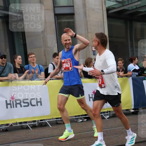 13.09.2026 - 21. swb-Marathon Bremen Strokosch-Dieckow http://msf.ph/oto/10381855 13.09.2026 12:45:14 Ziel 2032, 322, 814, 1187, 1544, 1840, 4474, 8285 meine-sportfotos.de
