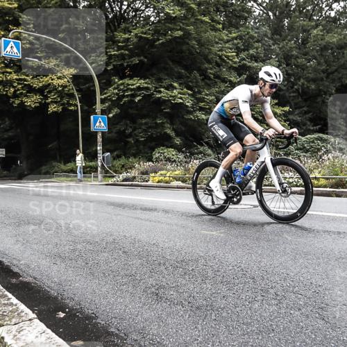 13.09.2026 - Stadtparktriathlon H.Heesch http://msf.ph/oto/10381899 13.09.2026 11:03:43 Radfahren 445, 690 meine-sportfotos.de
