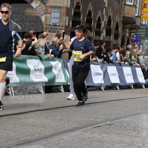 13.09.2026 - 21. swb-Marathon Bremen Strokosch-Dieckow http://msf.ph/oto/10381902 13.09.2026 11:05:07 Ziel 10198, 10283, 10315, 10481, 10729, 10741, 10855, 10856, 10940, 11006, 11114, 11133, 11272, 11364, 11366, 11395, 11518, 11592, 11705, 11757, 11939, 12005, 12420, 12493, 12495, 12498, 12500, 12502, 12563, 10411, 10576, 10697, 10717, 10800, 10802, 10995, 11102, 11105, 11157, 11218, 11326, 11334, 11584, 11616, 11722, 11900, 12011, 12079, 12080, 12335 meine-sportfotos.de