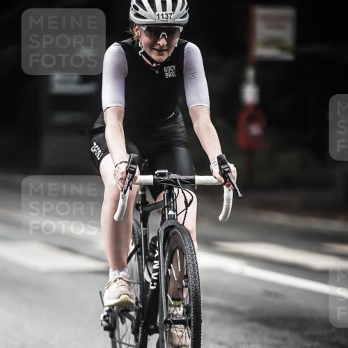 13.09.2026 - Stadtparktriathlon H.Heesch http://msf.ph/oto/10381904 13.09.2026 12:28:27 Radfahren 1098, 1120, 1137 meine-sportfotos.de