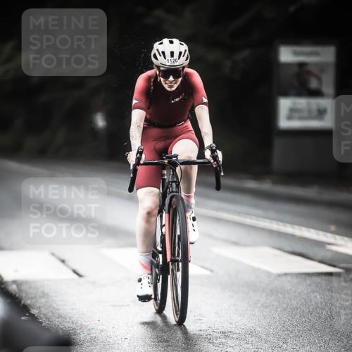 13.09.2026 - Stadtparktriathlon H.Heesch http://msf.ph/oto/10381910 13.09.2026 12:28:30 Radfahren 975, 1120, 1137 meine-sportfotos.de