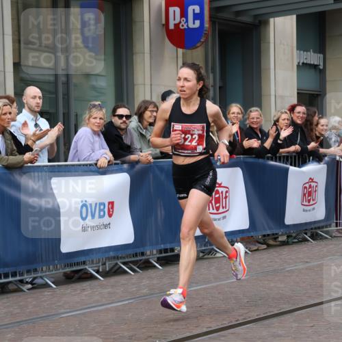 13.09.2026 - 21. swb-Marathon Bremen Strokosch-Dieckow http://msf.ph/oto/10381914 13.09.2026 12:45:16 Ziel 2032, 322, 814, 1187, 1544, 1840, 8285 meine-sportfotos.de